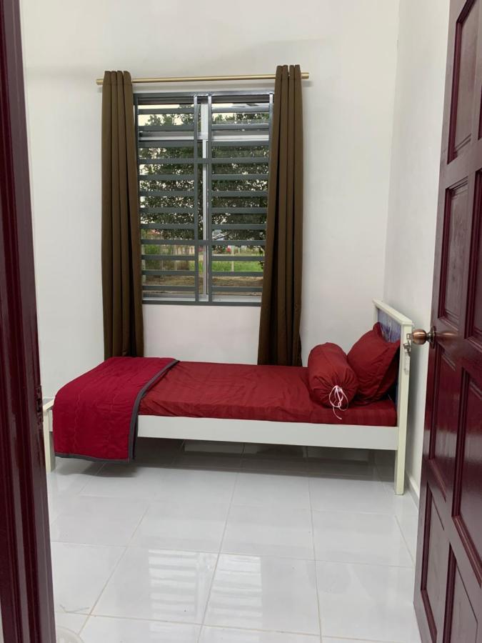 Rezeki Indah Hstay Self Check In Holiday home *